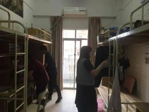 国产百合宿舍视频,青春校园的温馨时光