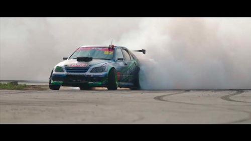 国产跑车汽车比赛视频播放,精彩瞬间回顾