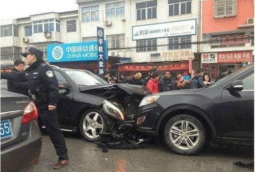 国产车真实碰撞事件视频,惊心动魄的瞬间回顾  第2张